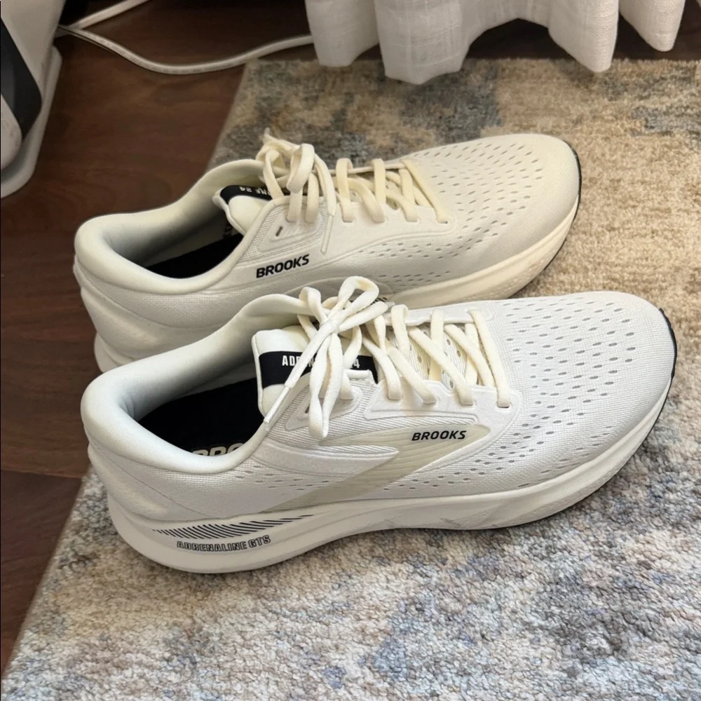 Brooks Men's Athletic Shoes in Cream/White
